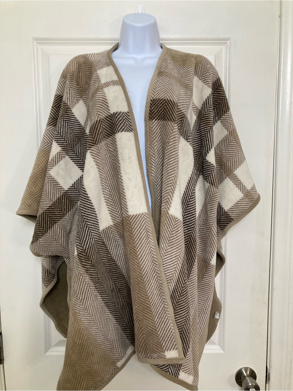 Cuddl Duds Brown Plaid Fleece Shawl Wrap Poncho Warm Cozy Comfort Size S/M
